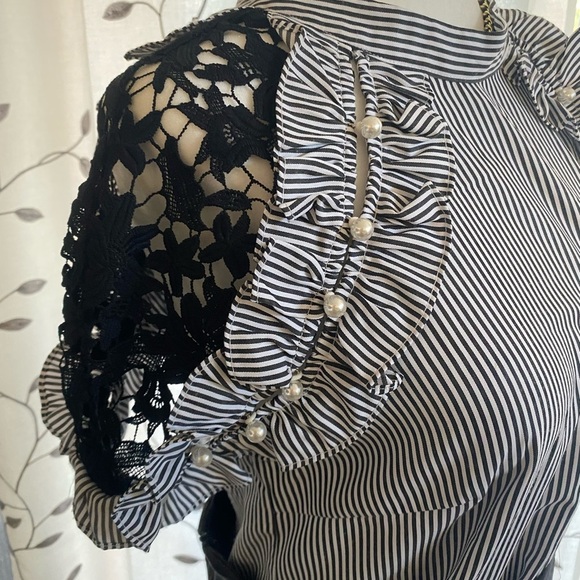 NWT  Women Striped Top Blouse Accented with Pearls - Picture 3 of 11